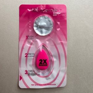 The Original Beautyblender Makeup Applicator Sponge - Sample Size - NEW